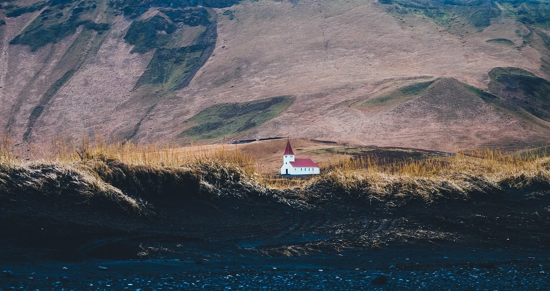Vik, Iceland Vik, Iceland (Unsplash f3q81LZkJko)